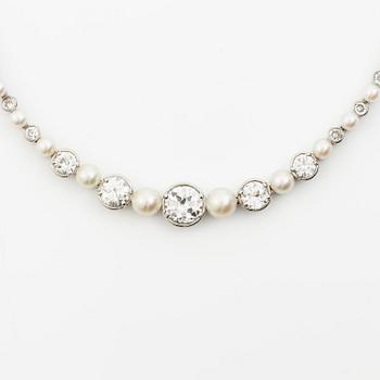Bracelet/necklace platinum and 18K white gold with pearls and old-cut diamonds. Likely from the 1930s.