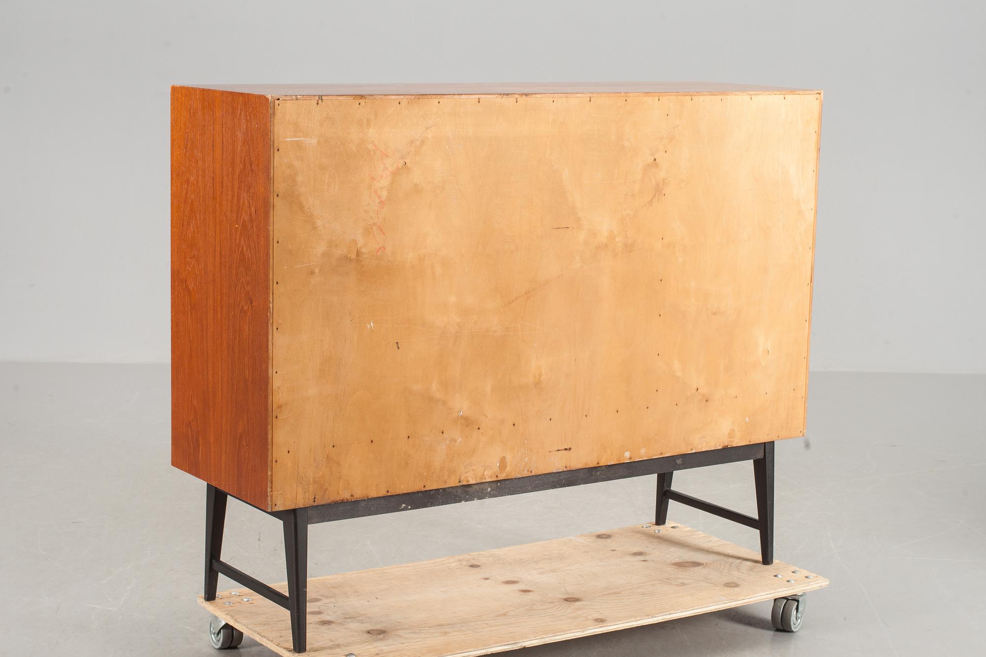 SIDEBOARD, 1900-talets mitt.