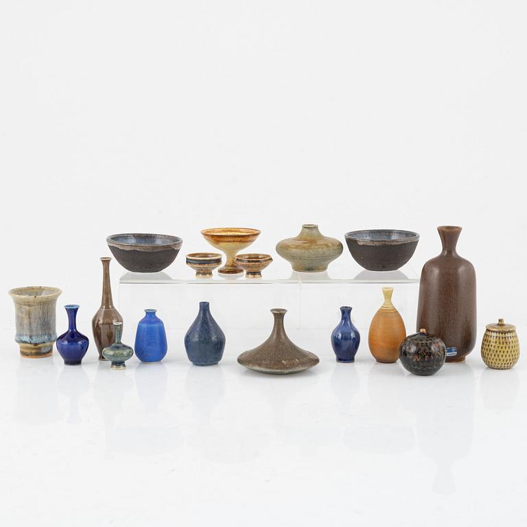 18 miniature stoneware vases and bowls, including Höganäs, Stig Lindberg and Bernt Friberg.