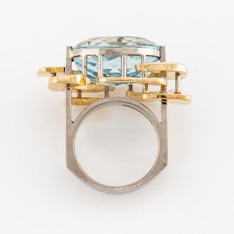 Claës Giertta, a ring, 18K gold and white gold with aquamarine, Stockholm 1970's.