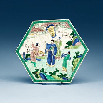 1402. A famille verte stand, Qing dynasty, Kangxi (1662-1722).
