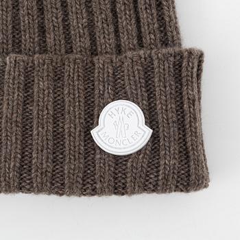 Moncler, a cashmere hat "Berretto Tricot".