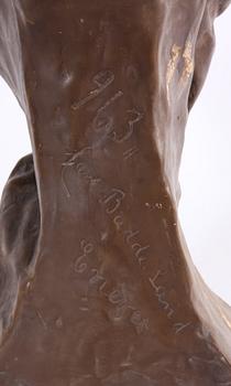 PORTRÄTTBYST, konstmassa, sign Carl Budde-Land.