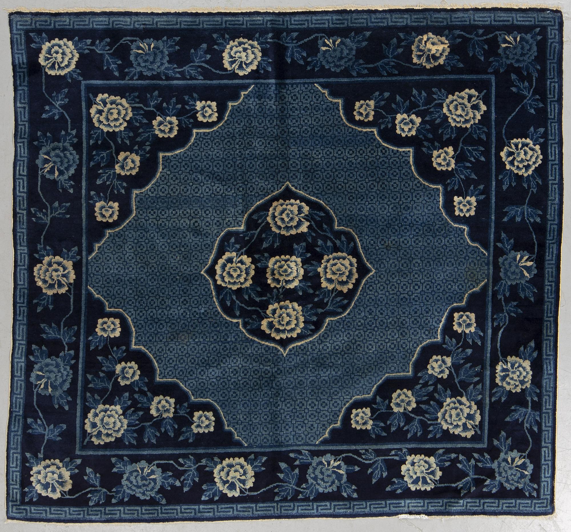 Matto, semi-antique Baotou, ca 168 x 179 cm.