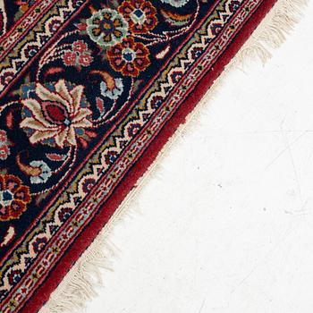 An oriental carpet, approx. 170 x 100 cm.