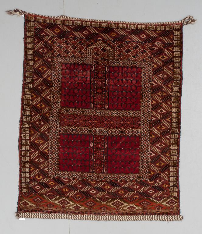 MATTA. Antik Turkmensk Ensi. 149,5 x 121.