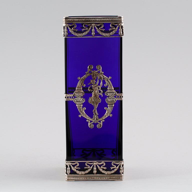 VAS, blått glas, omkring år 1900.