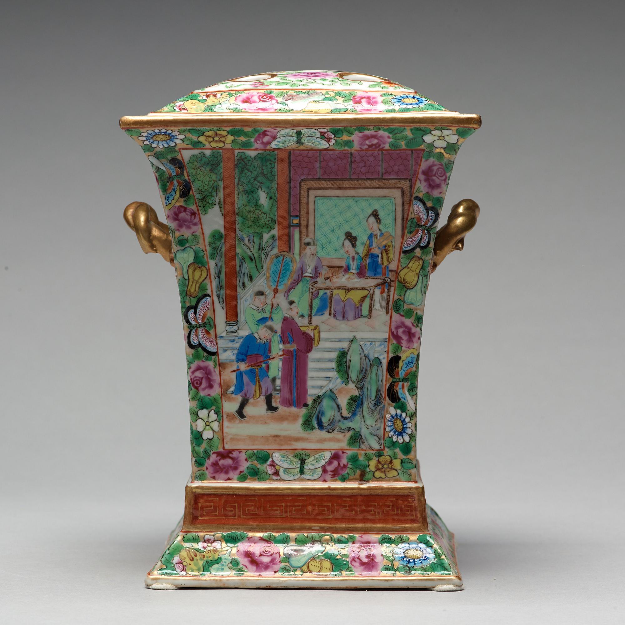 TULPANVAS, porslin. Kanton, Qingdynastin, 1800-tal.