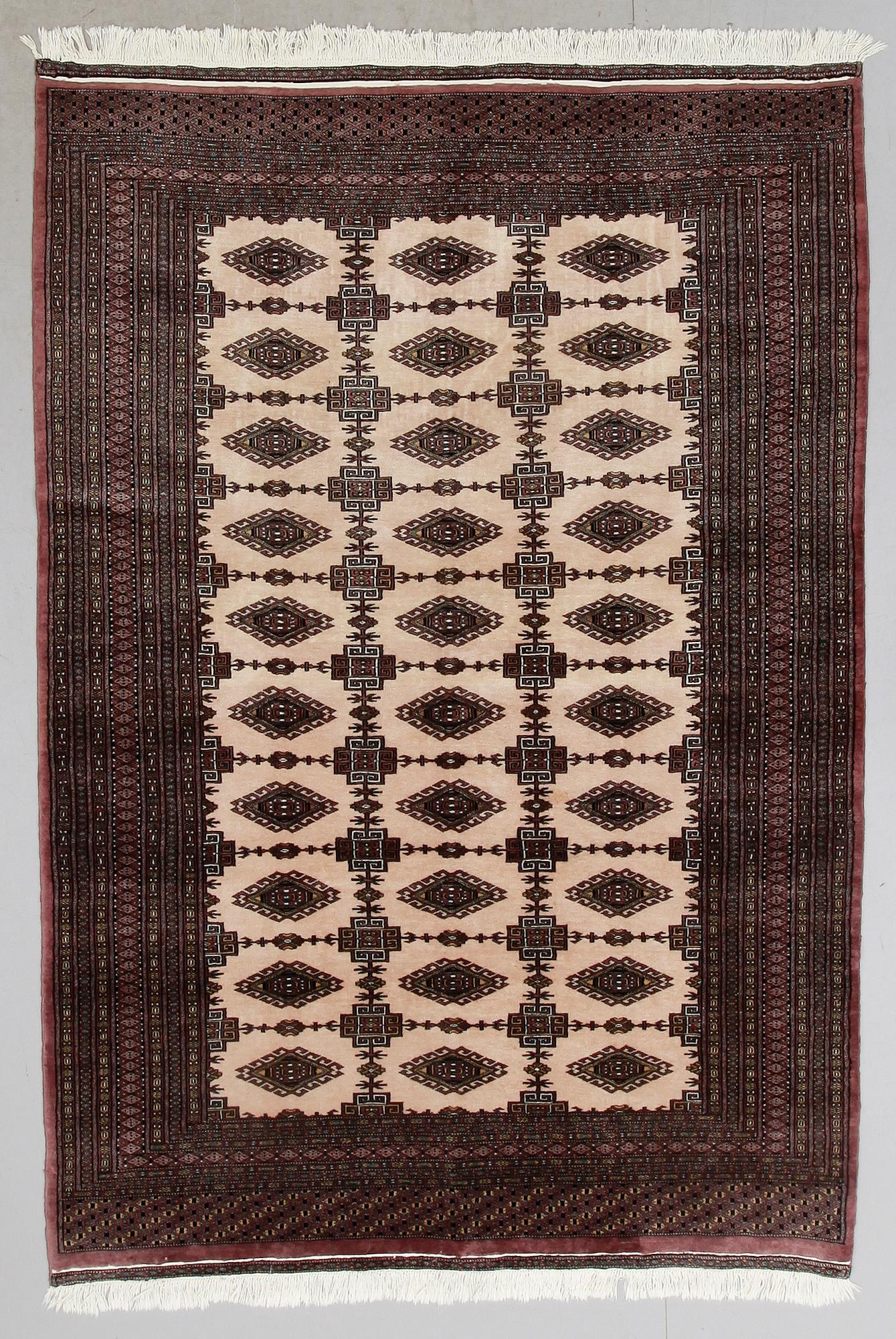 MATTA, orientalisk, ca 246 x 165 cm.