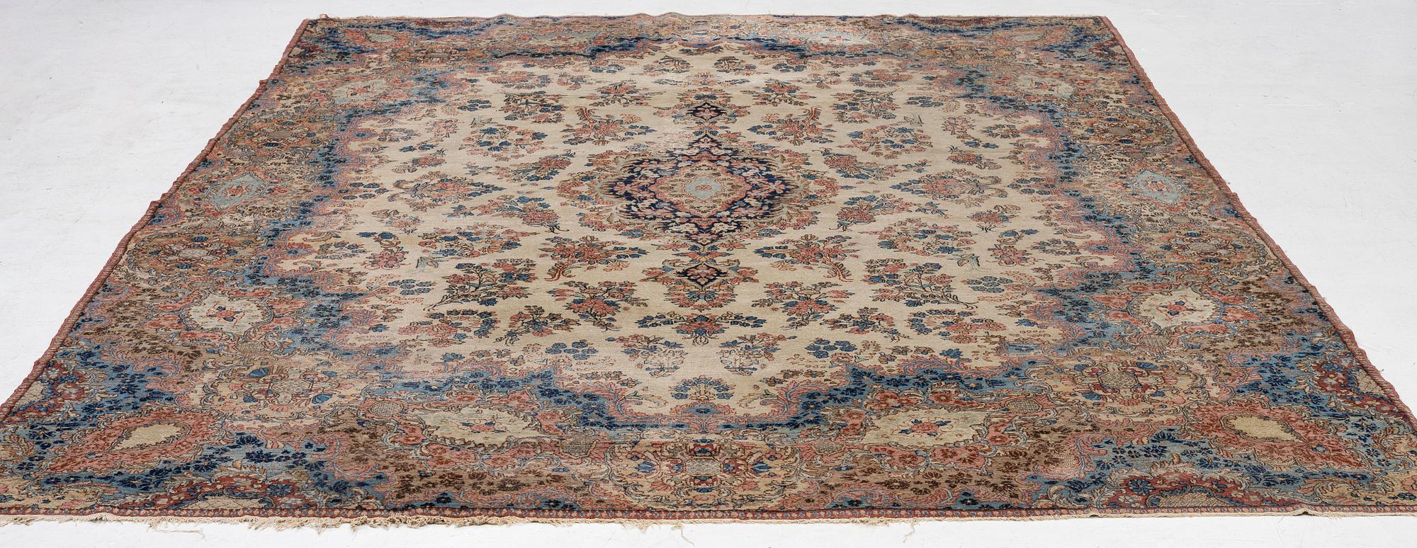 Rug, Kirman, semi-antique, approx. 370 x 267 cm.