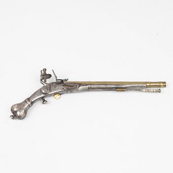 A Scottish flintlock pistol, end of the 17th century.