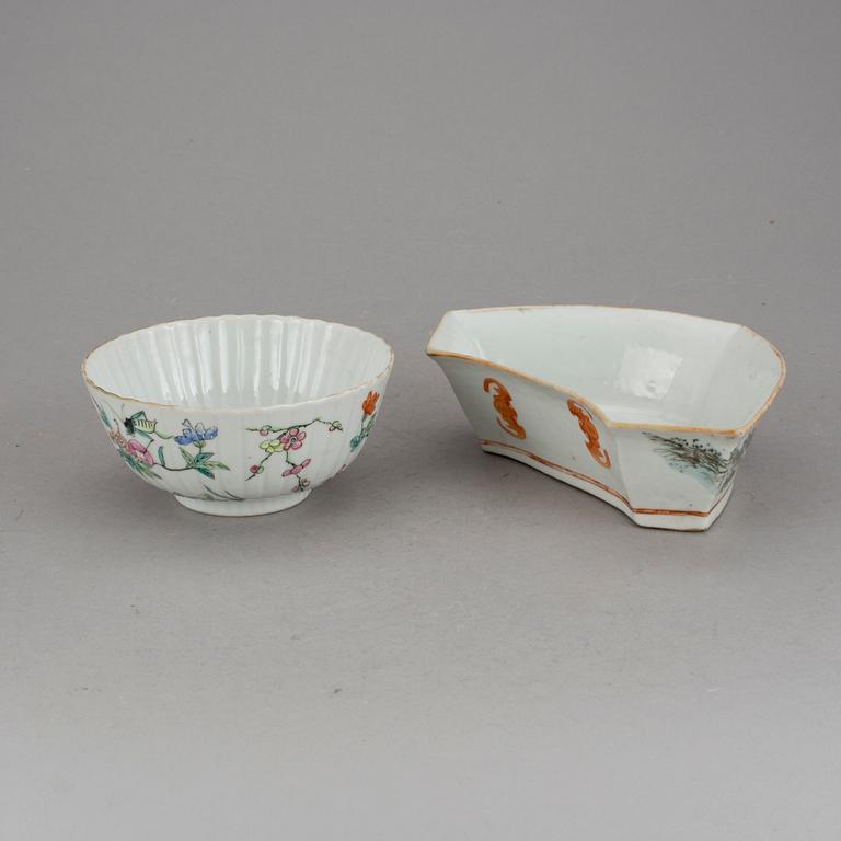 SKÅLAR, 2 st, porslin. Kina, 1800-tal samt 1900-tal.