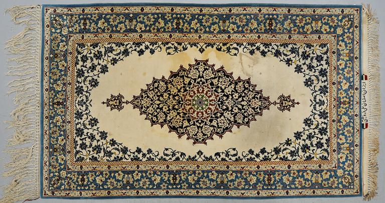 MATTA, Isfahan, old, 174 x 102 cm, bär inskription.