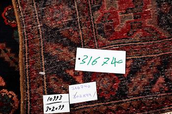 A runner, Koliaj, ca 302 x 99 cm.