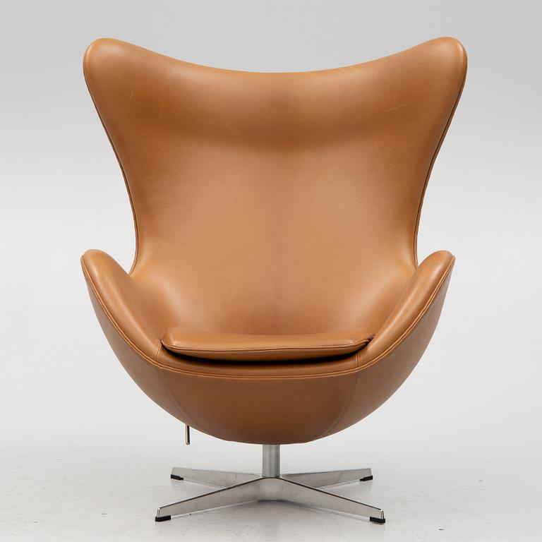 Arne Jacobsen, fåtölj, "Ägget", Fritz Hansen, Danmark, 2019.