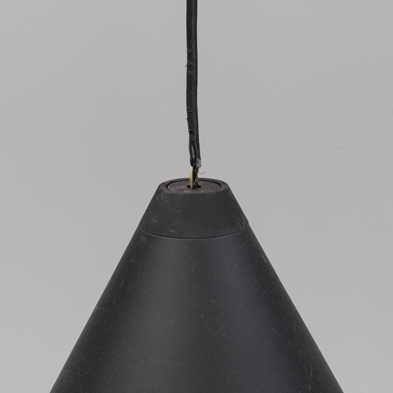 Michael Anastassiades, taklampor, ett par model "String Light Cone", Flos, Italien.