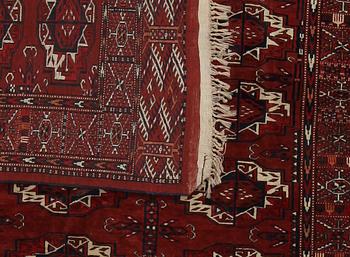 MATTA, Turkmen. Ca 270 x 187 cm.