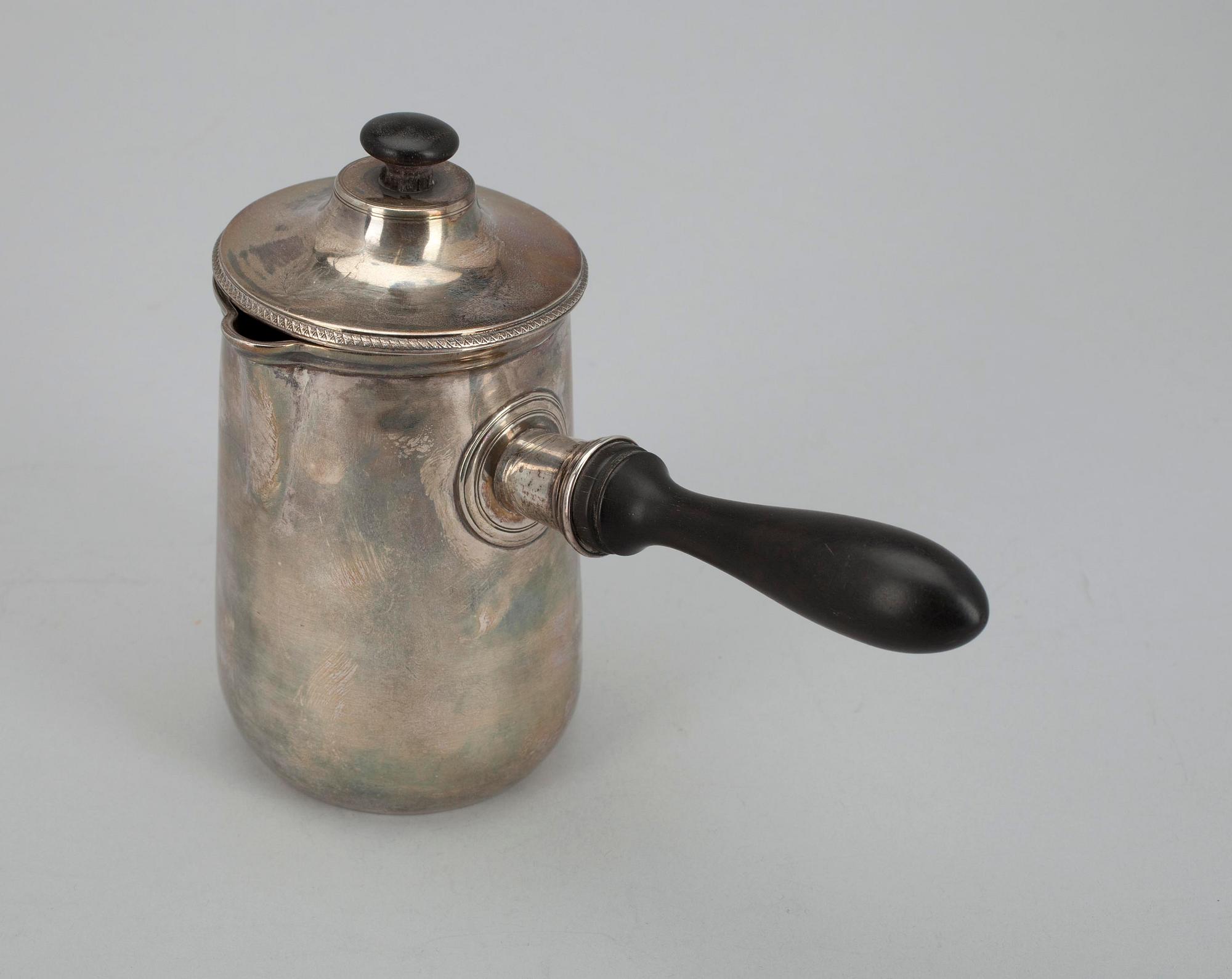 MJÖLKKANNA, silver, möjligen Paris 1723 Frankrike. Tot. vikt ca 318 gr.