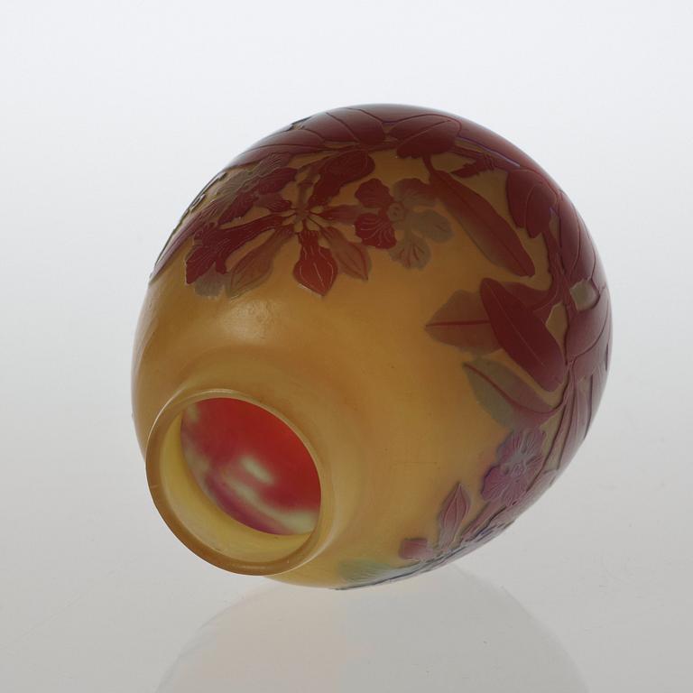 An Emile Gallé Art Nouveau cameo glass vase, Nancy, France.