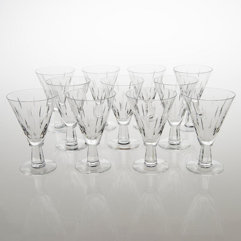 SAARA HOPEA 71-piece Inari crystal stemware set for Nuutajärvi. Designed in 1953.