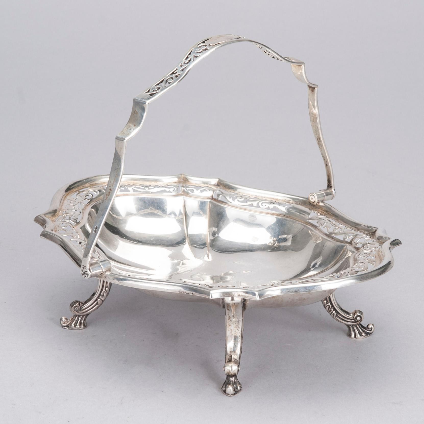 BRÖDKORG, sterlingsilver, England, 1900-talets början. Vikt ca 477 g.