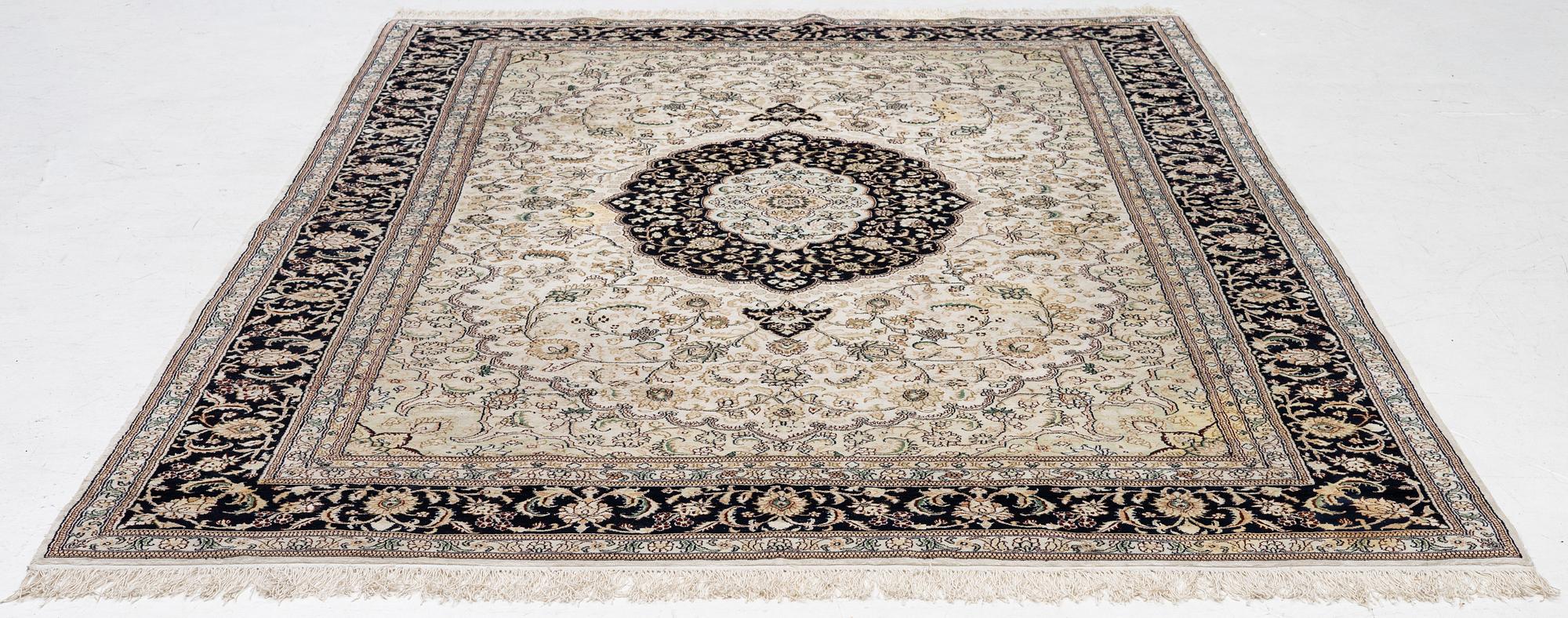 Matta, orientalisk, ca 278 x 190 cm.