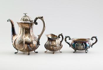KAFFESERVIS, 3 delar, silver, svenska importstämplar, 1900-talets första hälft. Vikt ca 1105 gram.