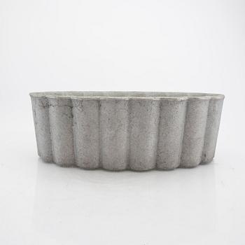 Signe Persson-Melin, a Byarums bruk "Palissad" aluminium flower pot.