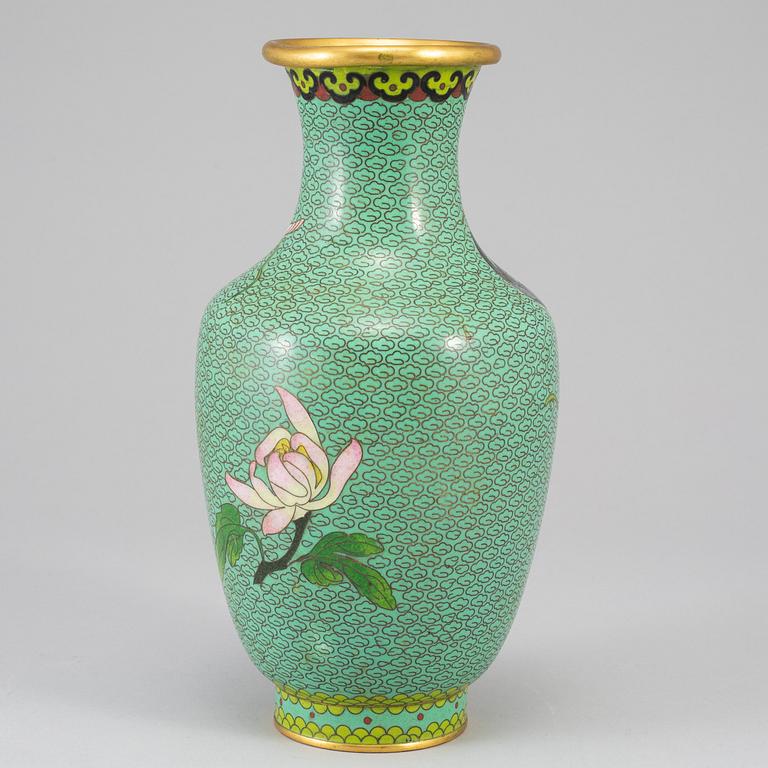 A Chinese cloisonne vase, 20th century.