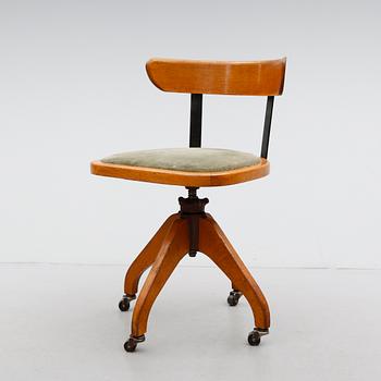 SKRIVBORDSSTOL, 1900-talets första hälft.