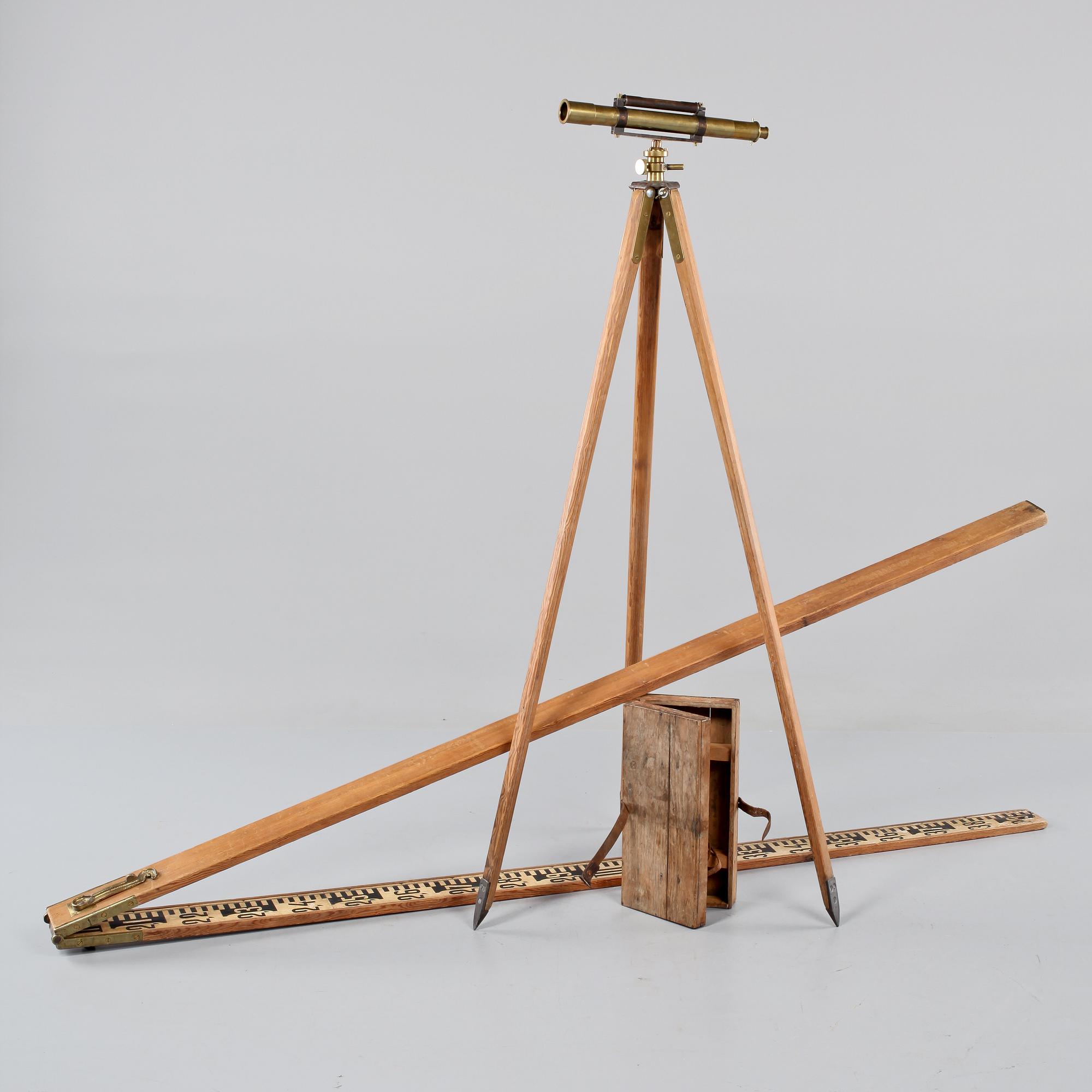 MÄTINSTRUMENT, F J Berg, Stockholm, omkring sekelskiftet 1900.
