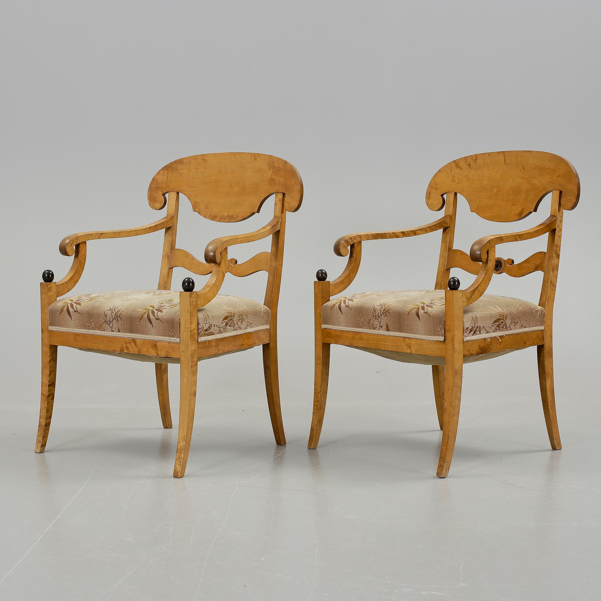 KARMSTOLAR, ett par, Karl Johan-stil, 1900-talets början.