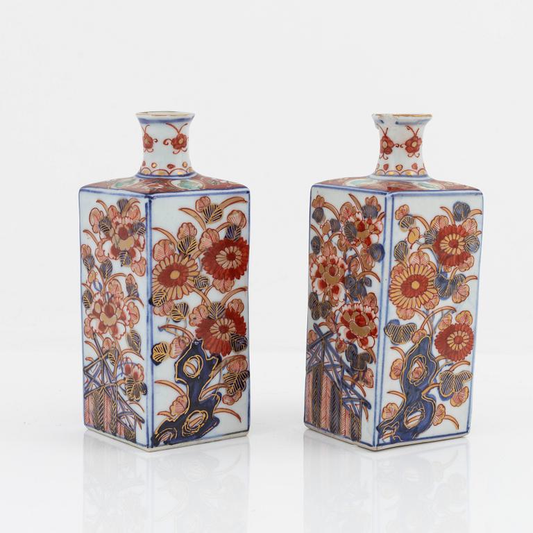 Vaser, ett par, porslin, Japan, Edo (1603-1868).
