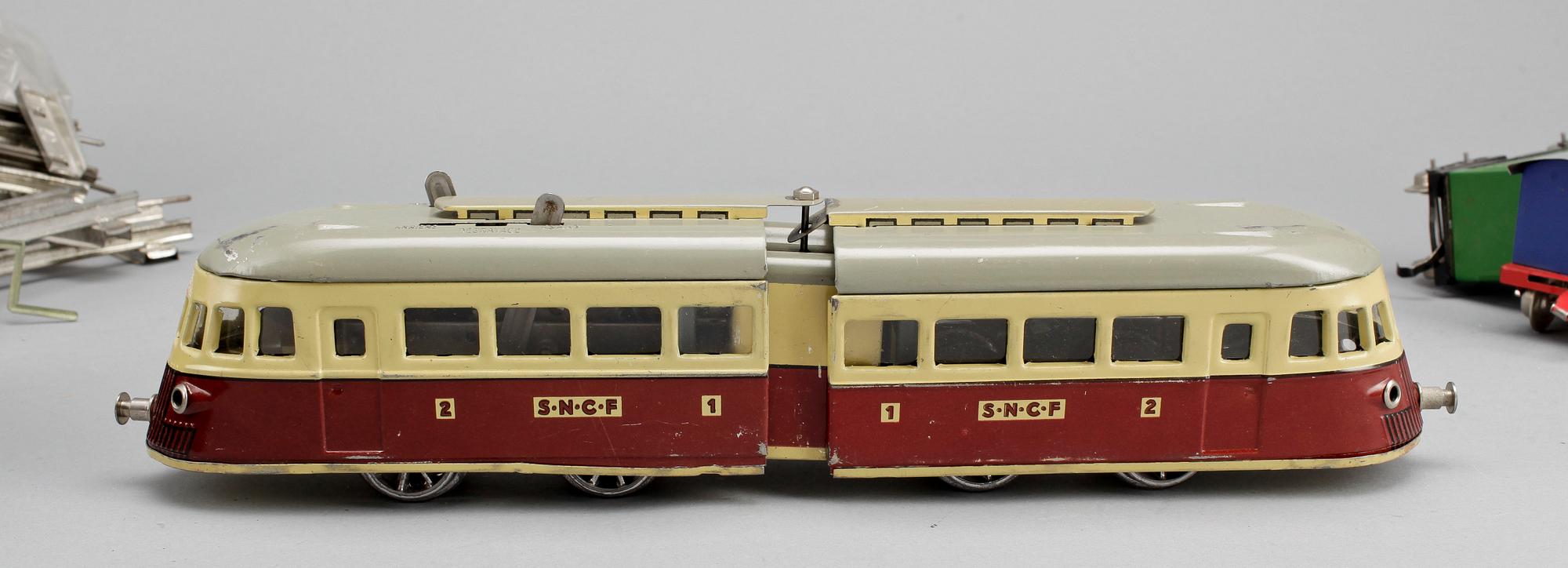 TÅGSET, 4 delar + räls. samt RÄLSBUSS "Autorail", Joustra + räls. 1900-talet första hälft.