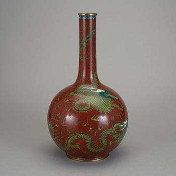 VAS, cloisonné, Kina, 1900-talets andra hälft.