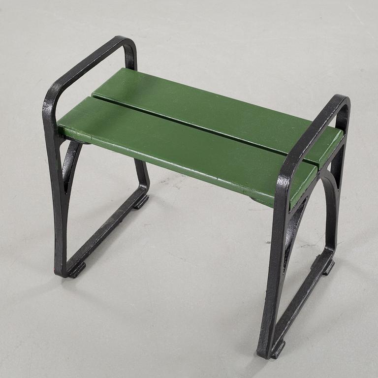 TRÄDGÅRDSBÄNK, "Taburett n:r 20", Näfveqvarns bruk, inköpt 1951.