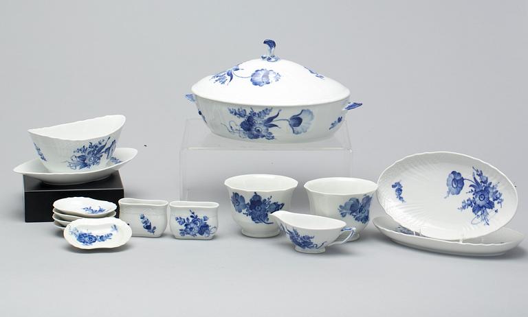 SERVIS, "Blå Blomst", 79 delar, Royal Copenhagen, 1900-tal.