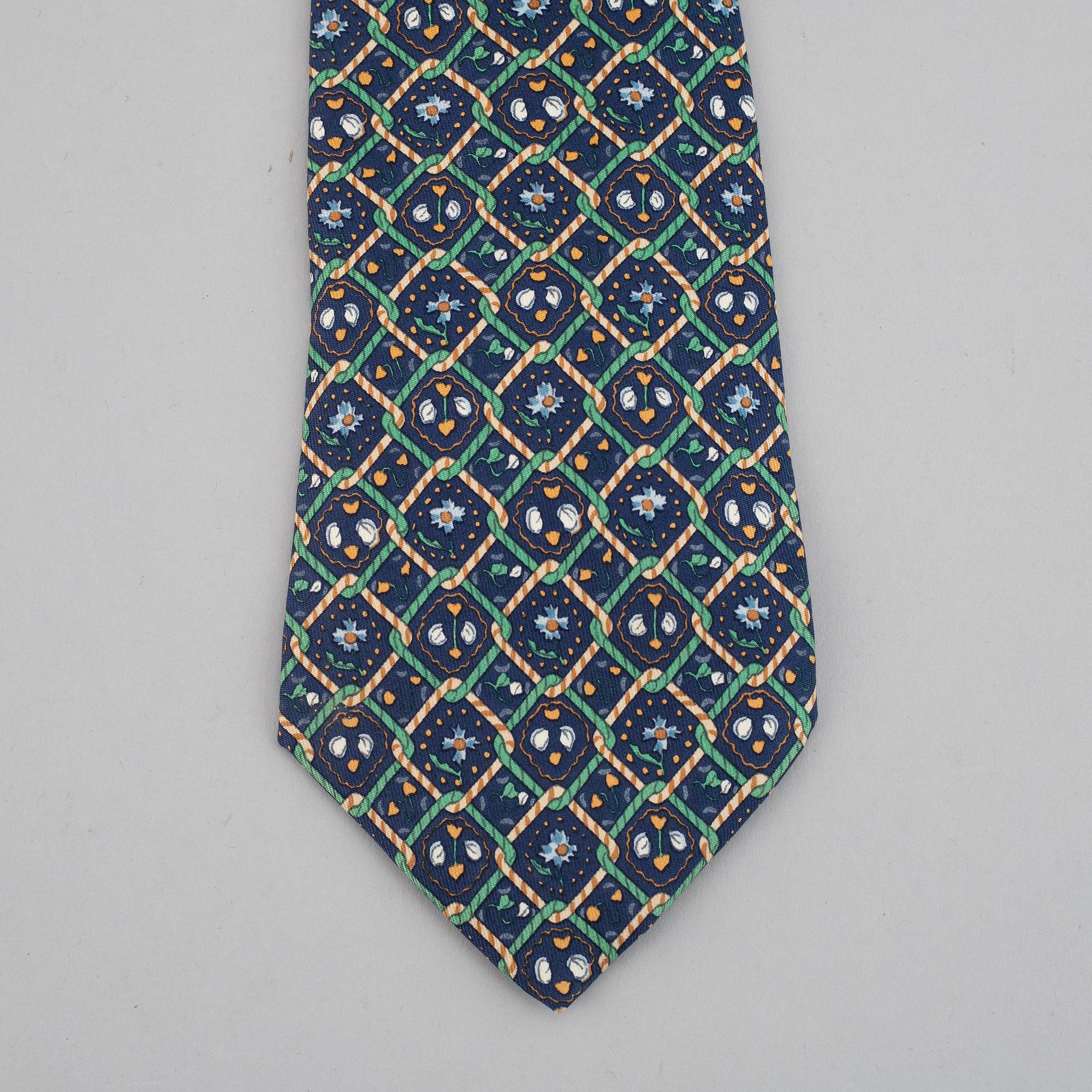 Hermès, 3 silk ties.