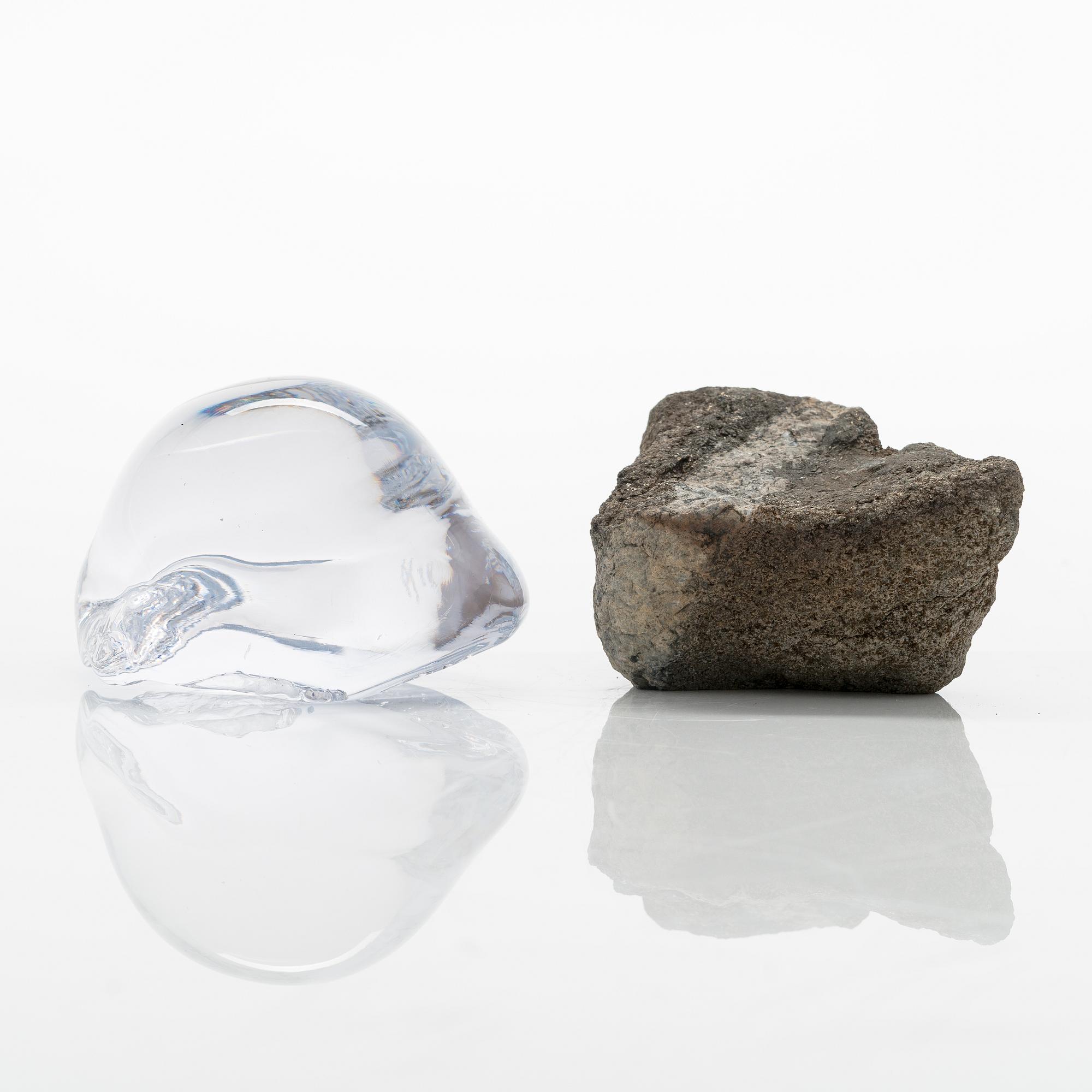 Marja Hepo-aho, glasskulptur, "Finally together", signerad Marja Hepo-aho 2016, Glass Studio Mafka&Alakoski Riihimäki.