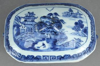 SMÖRTERRIN, porslin Kina, Qingsynastin Qianlong (1736-1795).