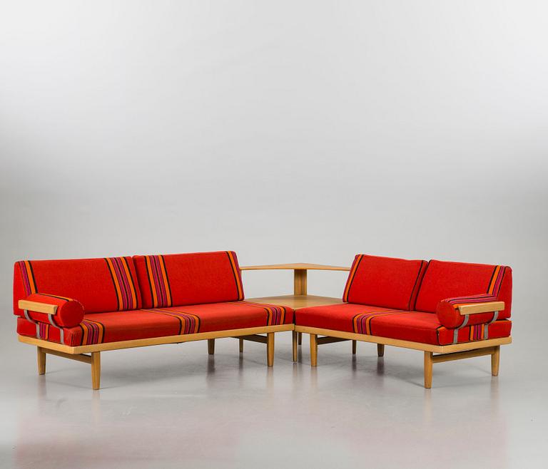 YNGVAR SANDSTRÖM OCH ALF SVENSSON, hörnsoffa/dagbäddar med bord. "Carina", Kock Möbel AB, Malmö, 1950/60-tal.