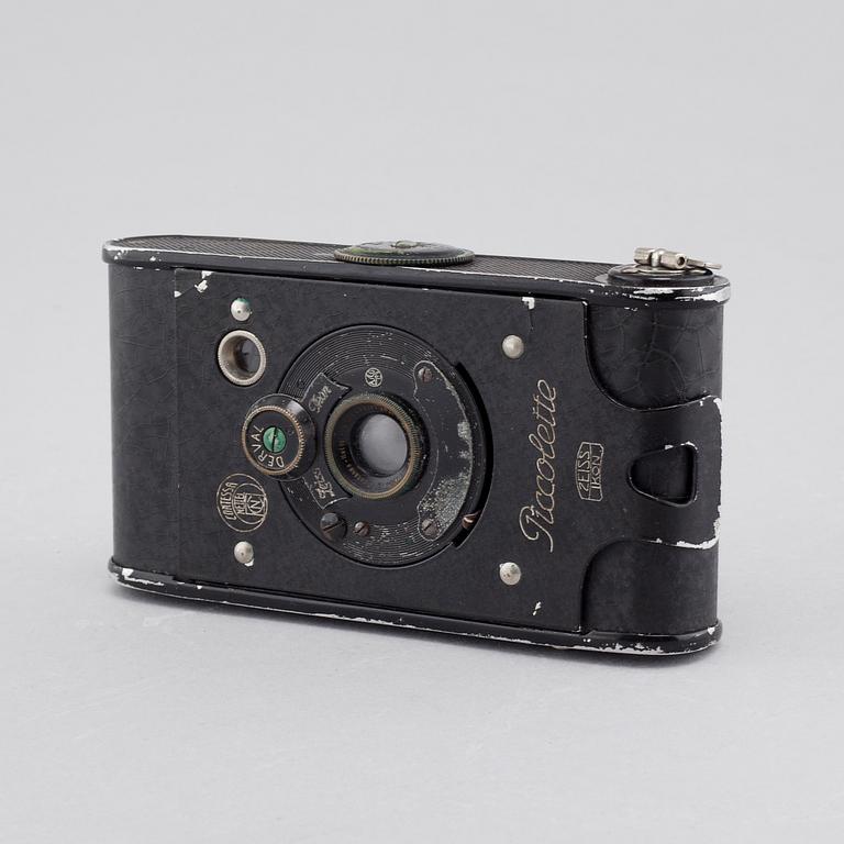 A "Piccolette" camera, Zeiss- Ikon, Contessa- Nettel Piccolette, from the first half of the 20th century.