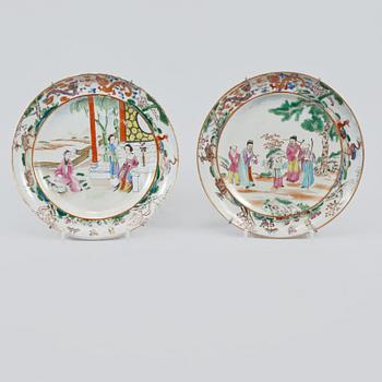 TALLRIKAR, 2 st, porslin, Kina, 1800-talets andra hälft.