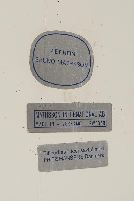 MATBORD, "Superelips", Design Bruno Mathsson och Piet Hein för Mathsson International AB. Värnamo.