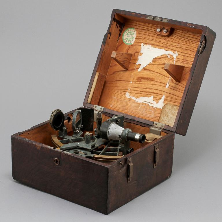 SEXTANT, Tamaya & Co Ltd, 1900-tal.