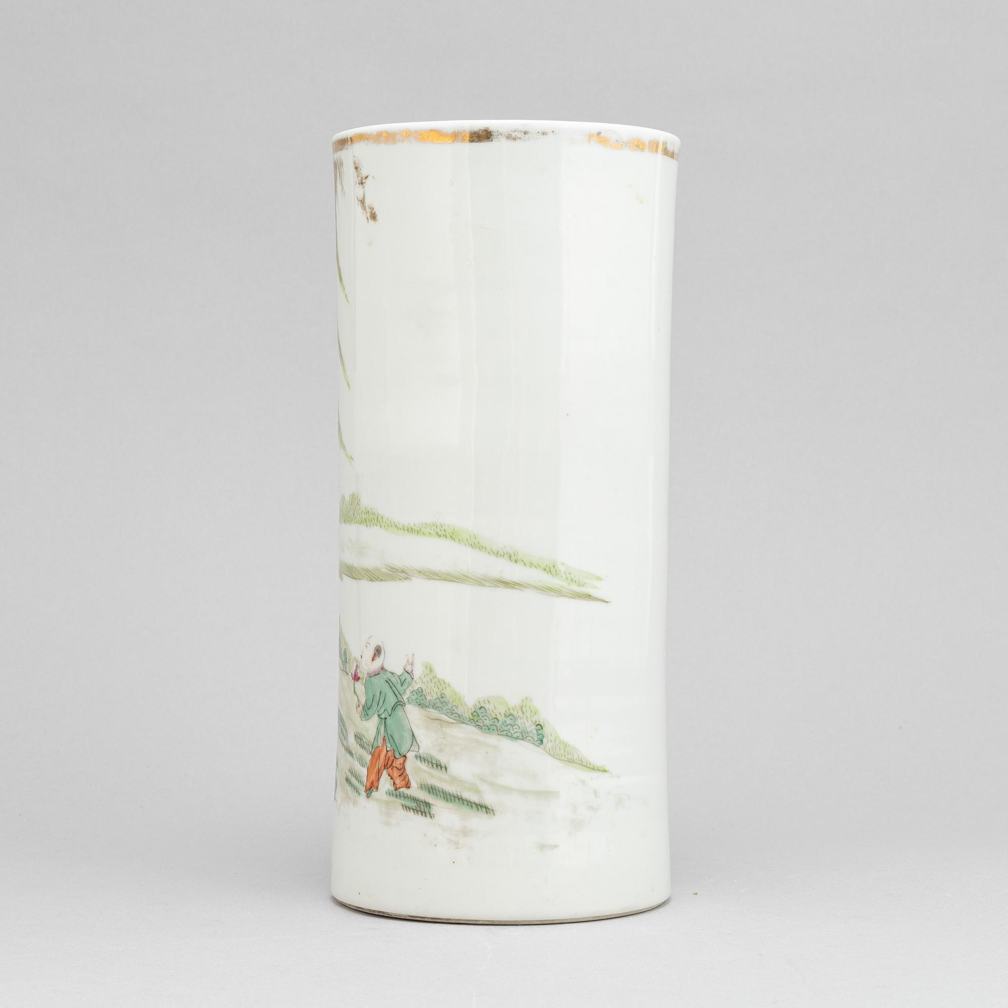 A chinese brush pot, 20th Century.
