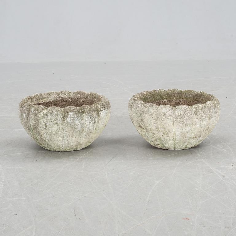 TRÄDGÅRDSURNOR, ett par.