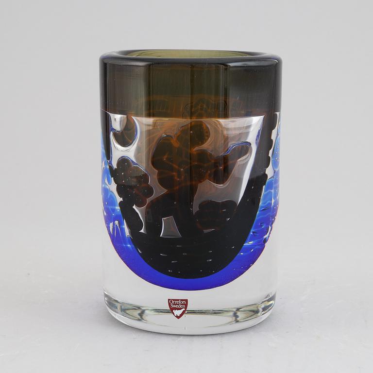Edvin Öhrström, a signed glass vase, 'Gondoljären', Orrefors, 1986.