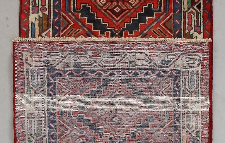 MATTA, Hamadan, ca 280 x 83 cm.