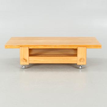 A coffee table by Yngve Ekström, "Kontrapunkt", Swedese, second half of the 20th century.
